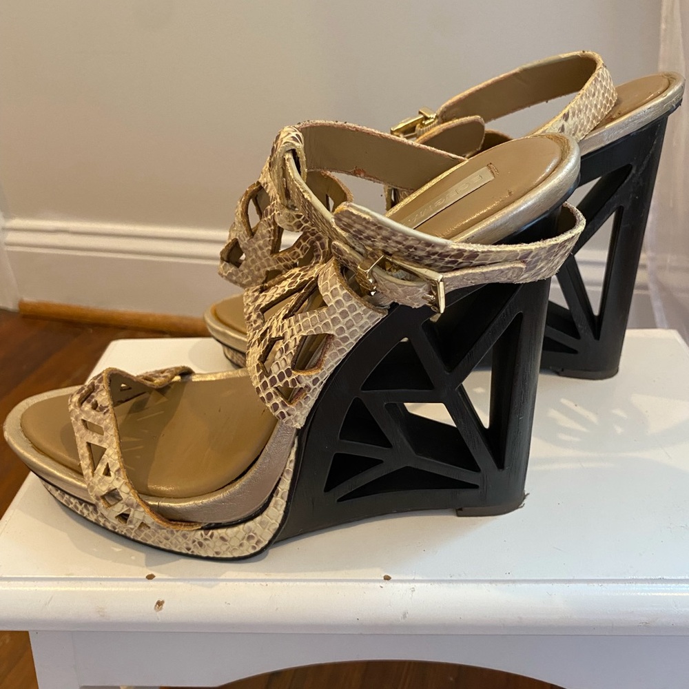 BcbgMaxAzria, size 10, snake skin print